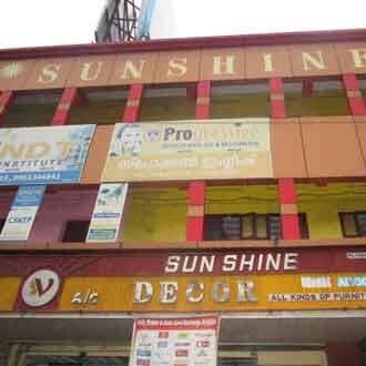Unni's Hotel, Adoor 1
